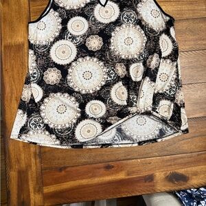 Sleeveless Medallion Print Tank Top - Black & Cream